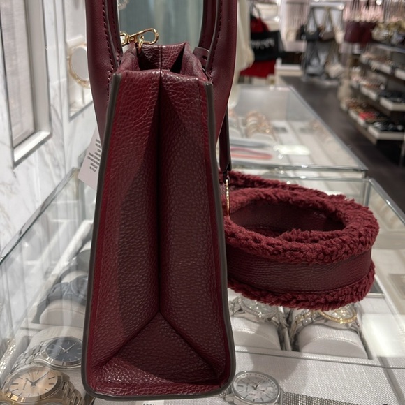 Michael Kors Mirella Small Pebbled Leather Crossbody Bag
OXBLOOD 
NWT - Picture 13 of 16